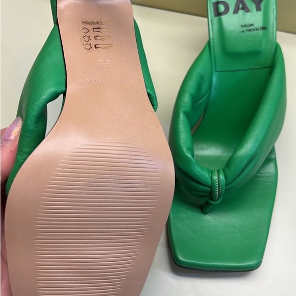 European FASHION: DAY Green Heeled Sandals with Square Toe - Picture 3 of 6